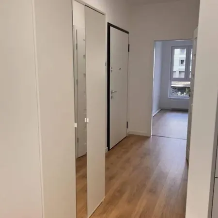Comfortable Bright With Private Garden Access Appartement *
