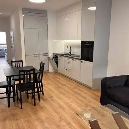 Comfortable Bright With Private Garden Access *